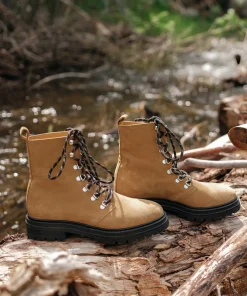 Oiled Leather Mountain Boot