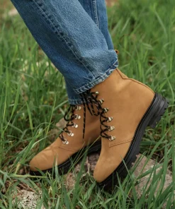 Oiled Leather Mountain Boot